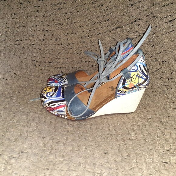 THE ART COMPANY-Gaucho Bonelyema-Graffiti Pattern Patent Leather-Ankle Ties-Sz36 - Picture 2 of 8